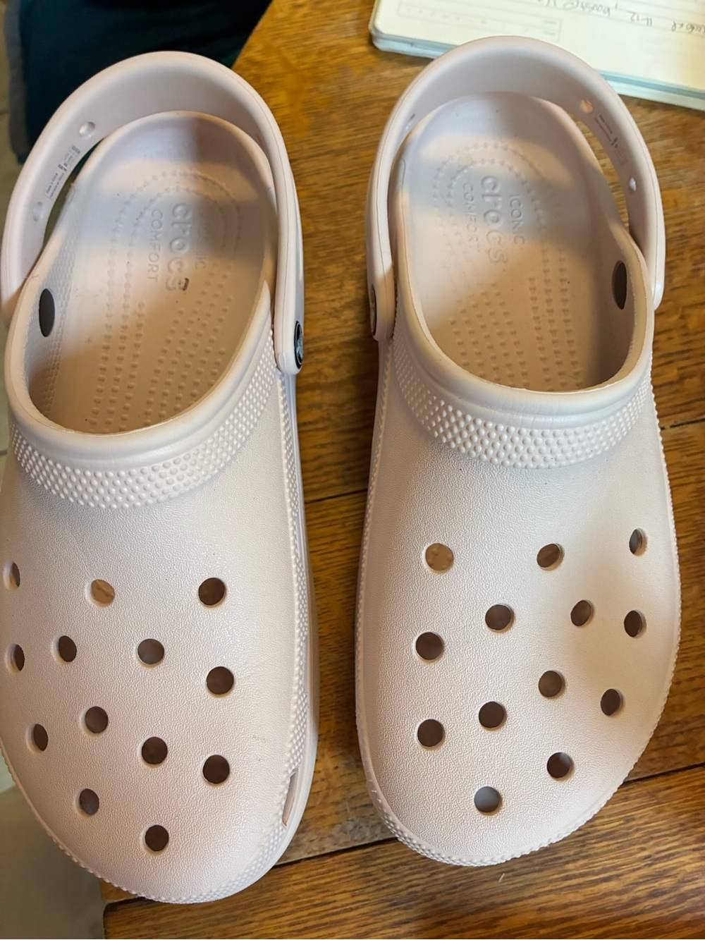 CROCS Classic Clog in Pale Pink